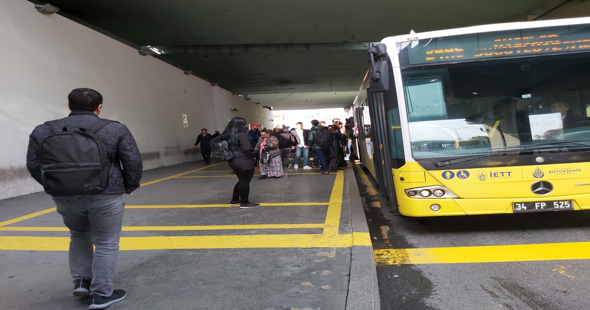 METROBÜS’TE "İŞARETLİ BEKLEME YERİ" DÖNEMİ BAŞLIYOR