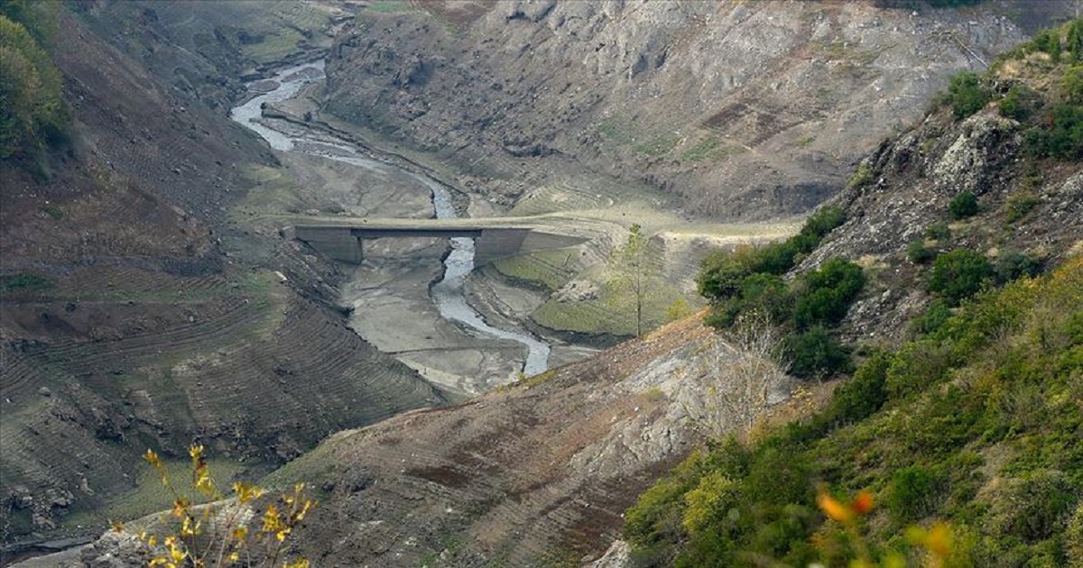 SU SEVİYESİ DÜŞTÜ KÖPRÜ ORTAYA ÇIKTI