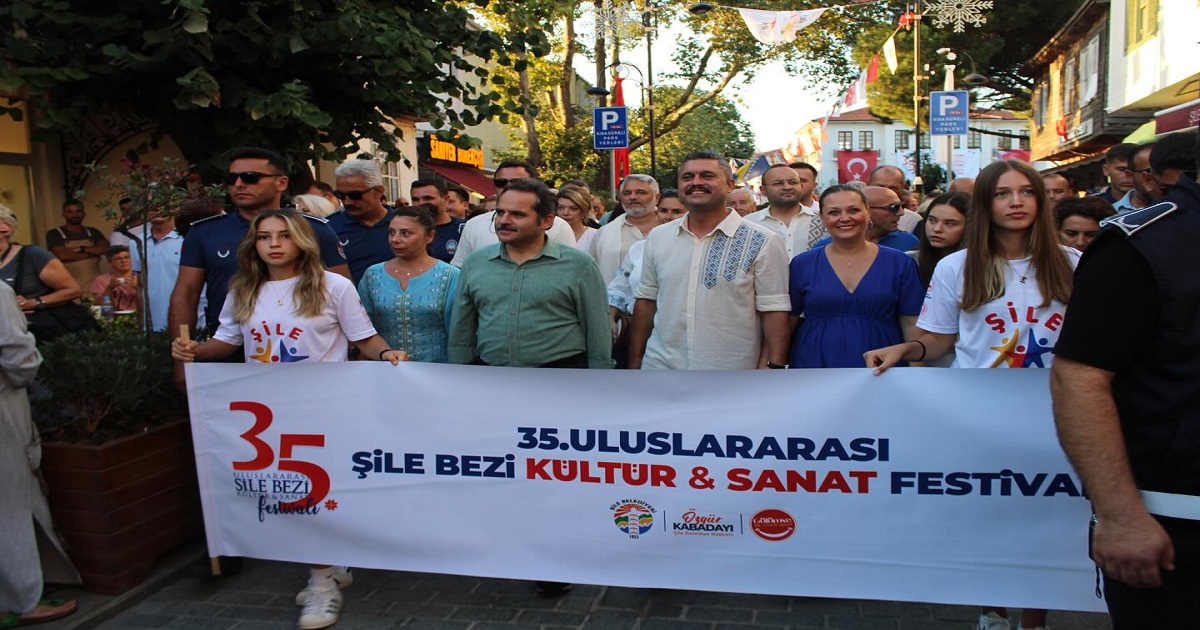 ŞİLE’DE KORTEJ YÜRÜYÜŞÜ GÖRSEL BİR ŞÖLEN YAŞATTI