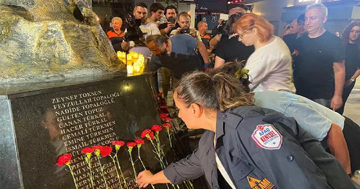 MARMARA DEPREMİ'NDE HAYATINI KAYBEDENLER AVCILAR’DA ANILDI