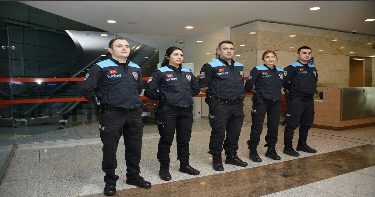 PASAPORT POLİSİ KIYAFETİNE MHP