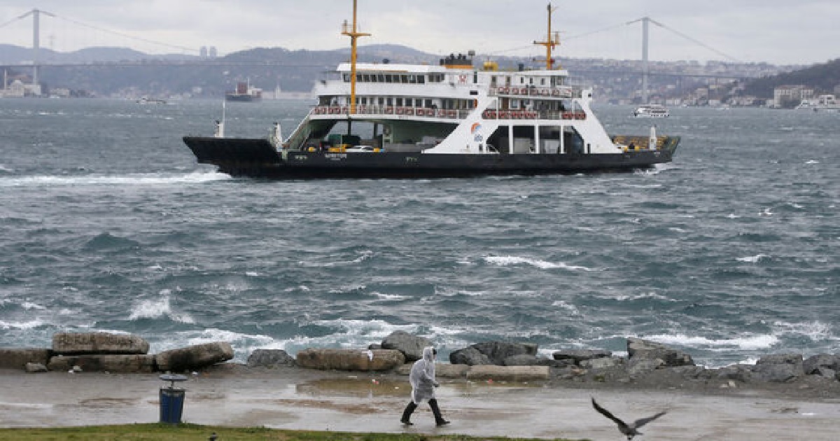 İSTANBULDA VAPUR SEFERLERİNE HAVA MUHALEFETİ ENGELİ