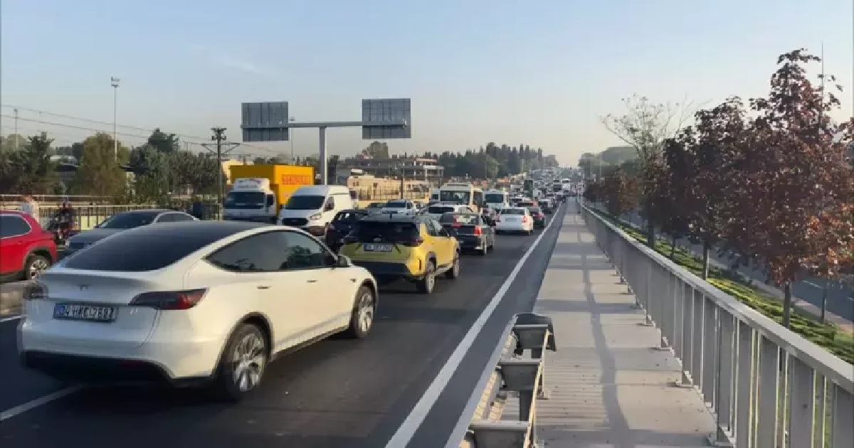 VATAN CADDESİ TRAFİĞE KAPATILDI