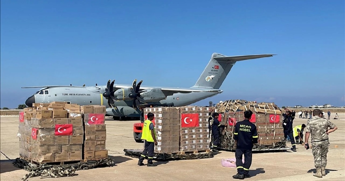 İNSANİ YARDIM UÇAĞI LÜBNAN'A ULAŞTI